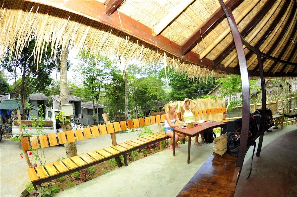 Phi Phi Hill Bamboo Bungalow Exterior foto